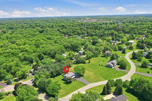 2720 N Patricia Lane, Mchenry, IL 60051