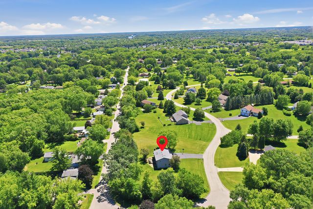 2720 N Patricia Lane, Mchenry, IL 60051