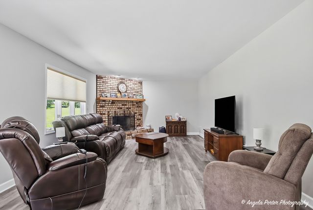 2720 N Patricia Lane, Mchenry, IL 60051