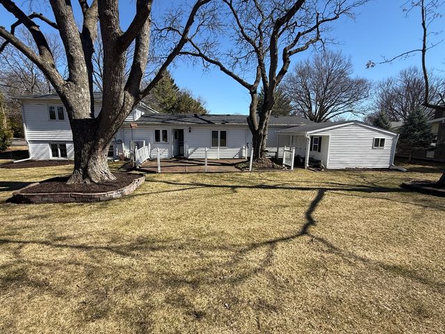 2724 N Country Club Terrace Terrace, Rockford, IL 61103