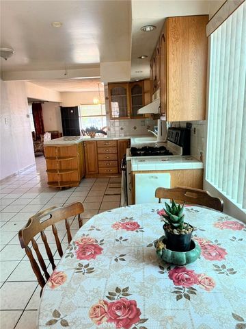 2565 Sale Place, Huntington Park, CA 90255