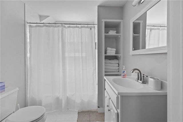 19 Warren Avenue 19, Middletown, RI 02842