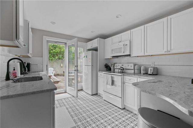 19 Warren Avenue 19, Middletown, RI 02842