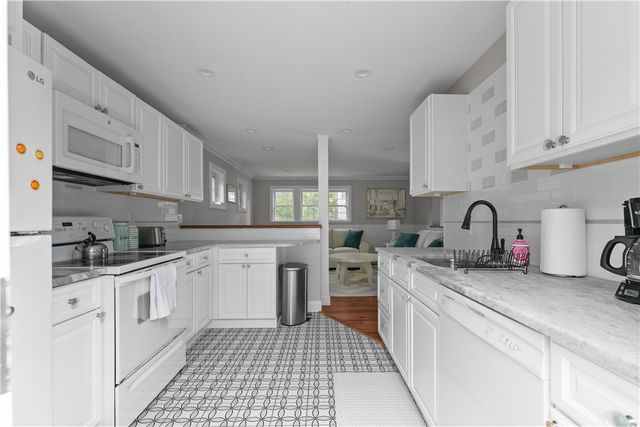 19 Warren Avenue 19, Middletown, RI 02842