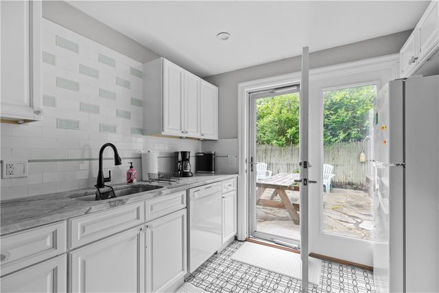 19 Warren Avenue 19, Middletown, RI 02842