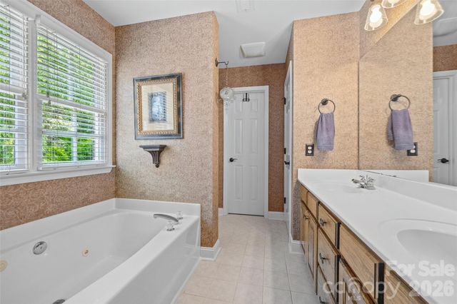 5301 Ravenglass Court, Waxhaw, NC 28173
