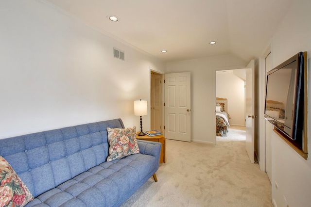 1135 Buttonwood Lane, Northbrook, IL 60062