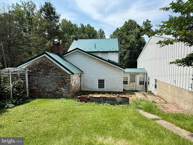 110 ORCHARD RD, Fleetwood, PA 19522