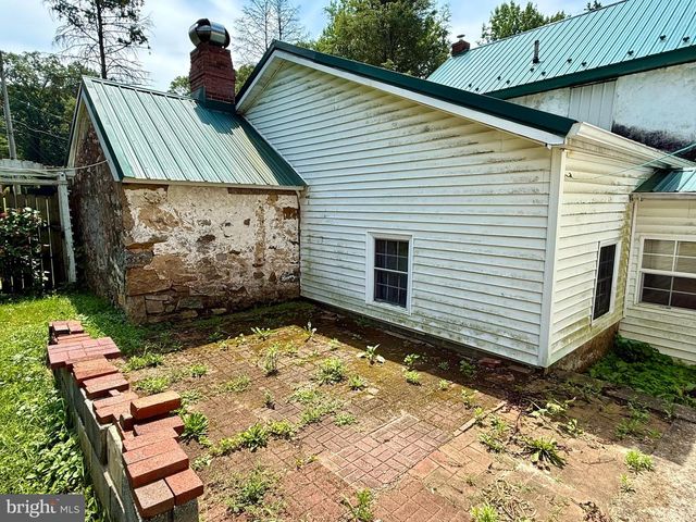 110 ORCHARD RD, Fleetwood, PA 19522