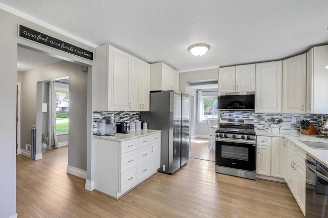12125 50th Avenue N, Plymouth, MN 55442