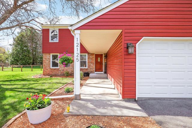 12125 50th Avenue N, Plymouth, MN 55442
