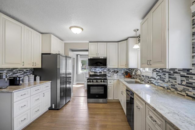 12125 50th Avenue N, Plymouth, MN 55442