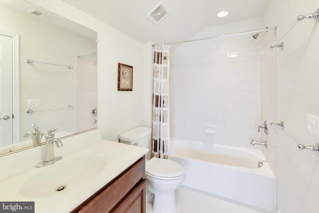 20500 CASABLANCA DR, Ashburn, VA 20147