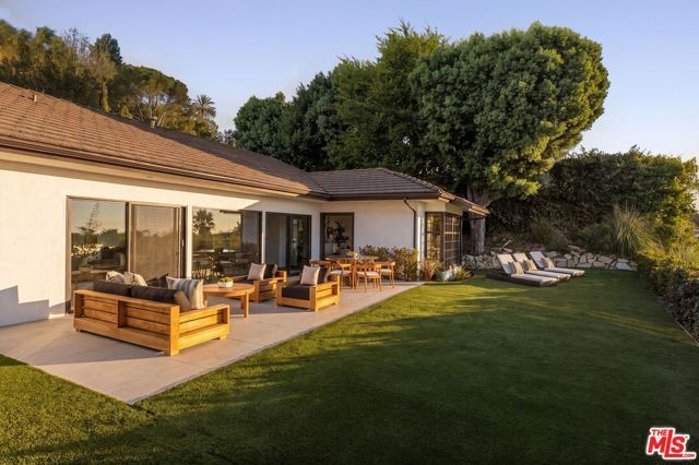 10122 Sunbrook Drive, Los Angeles, CA 90210