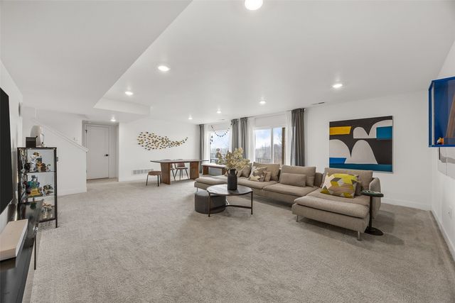 222 Sedona St, Iowa City, IA 52246