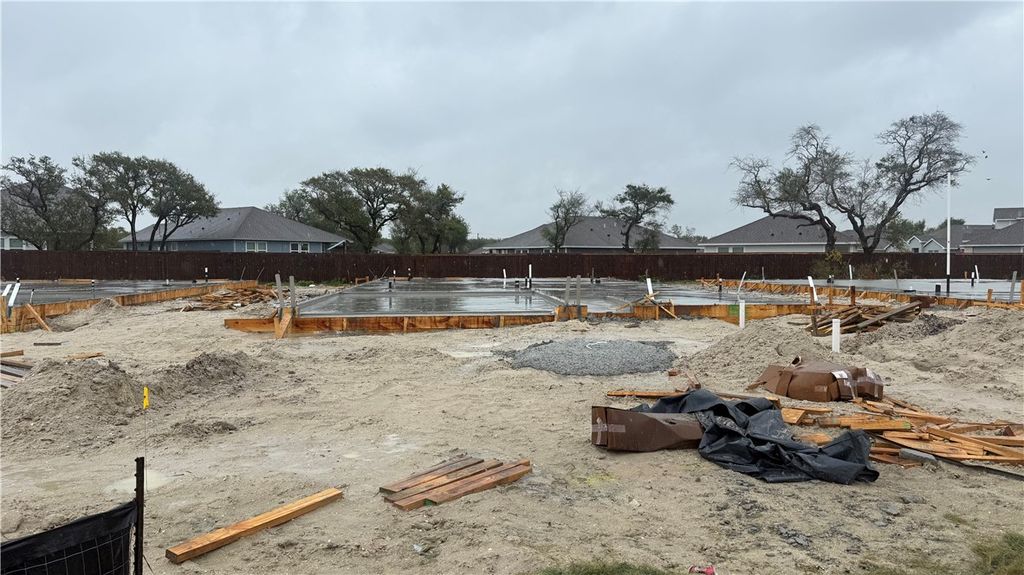 153 Grenada Dr, Rockport, TX 78382
