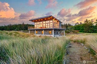4749 Surfcrest Drive, Oak Harbor, WA 98277