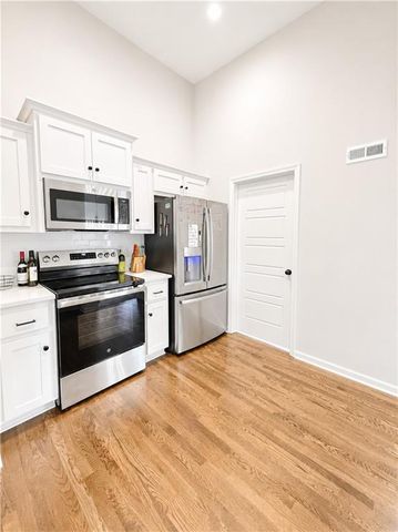 610 E 11th Street, Kearney, MO 64060