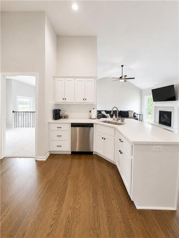 610 E 11th Street, Kearney, MO 64060