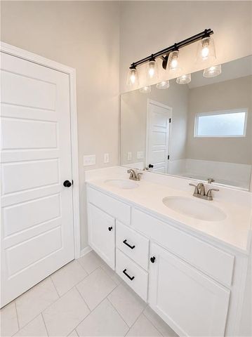 610 E 11th Street, Kearney, MO 64060