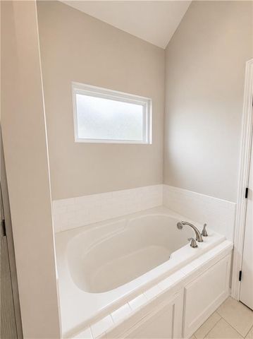 610 E 11th Street, Kearney, MO 64060