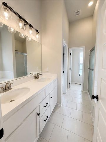 610 E 11th Street, Kearney, MO 64060