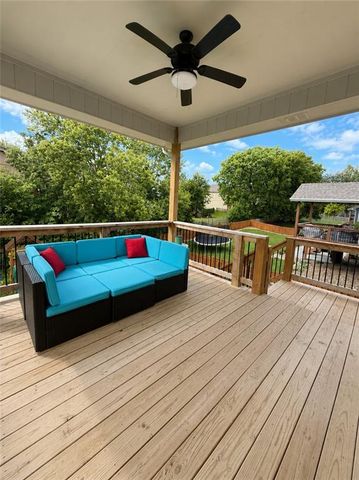 610 E 11th Street, Kearney, MO 64060