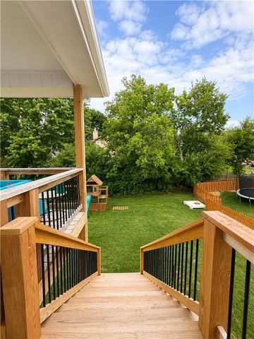 610 E 11th Street, Kearney, MO 64060