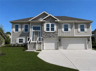 610 E 11th Street, Kearney, MO 64060