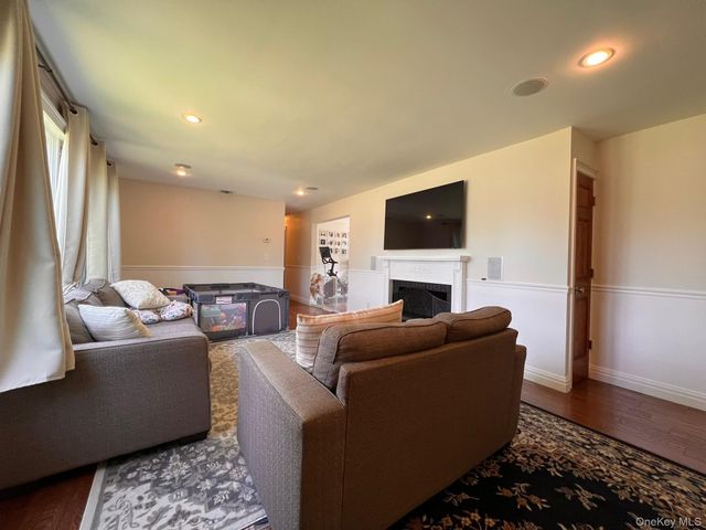 2 Nassau Road, Massapequa, NY 11758