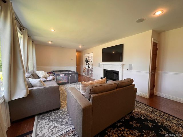 2 Nassau Road, Massapequa, NY 11758