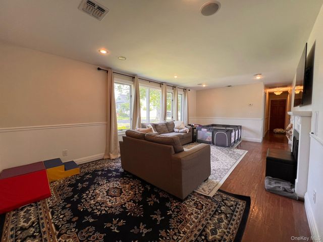 2 Nassau Road, Massapequa, NY 11758