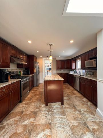 2 Nassau Road, Massapequa, NY 11758