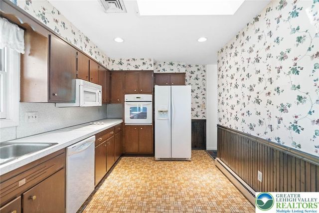1008 West Highland Street, Whitehall Twp, PA 18052