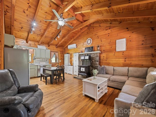 367 Robinson Road, Clyde, NC 28721
