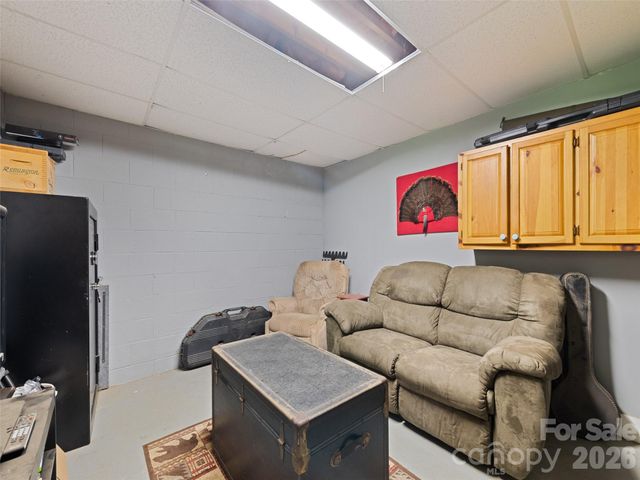 367 Robinson Road, Clyde, NC 28721