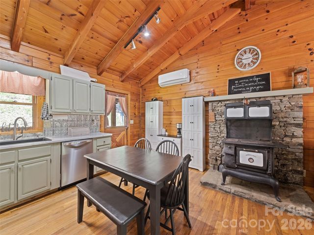 367 Robinson Road, Clyde, NC 28721