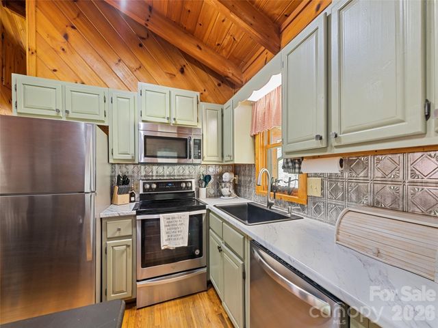367 Robinson Road, Clyde, NC 28721