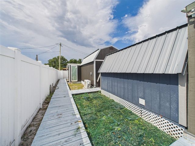 221 1ST STREET, Davenport, FL 33837