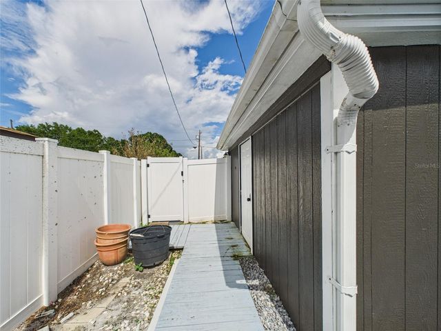 221 1ST STREET, Davenport, FL 33837