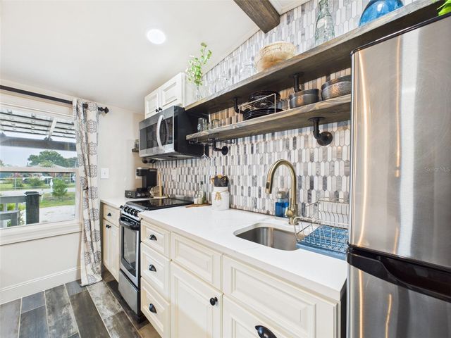 221 1ST STREET, Davenport, FL 33837