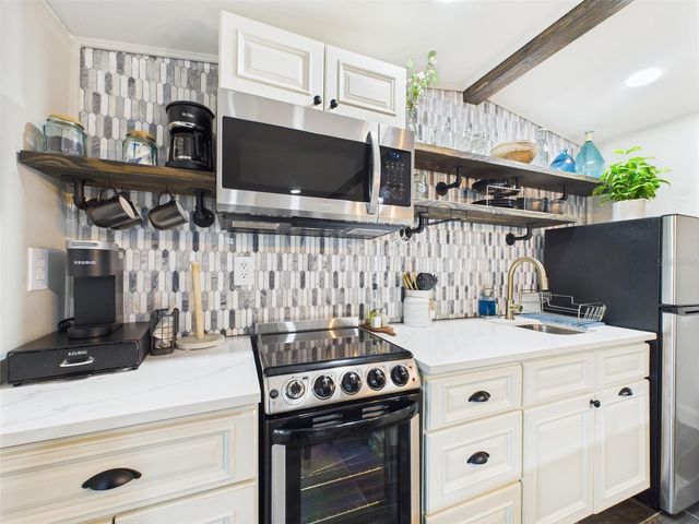 221 1ST STREET, Davenport, FL 33837