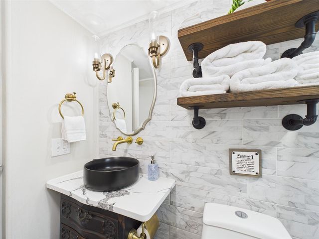 221 1ST STREET, Davenport, FL 33837