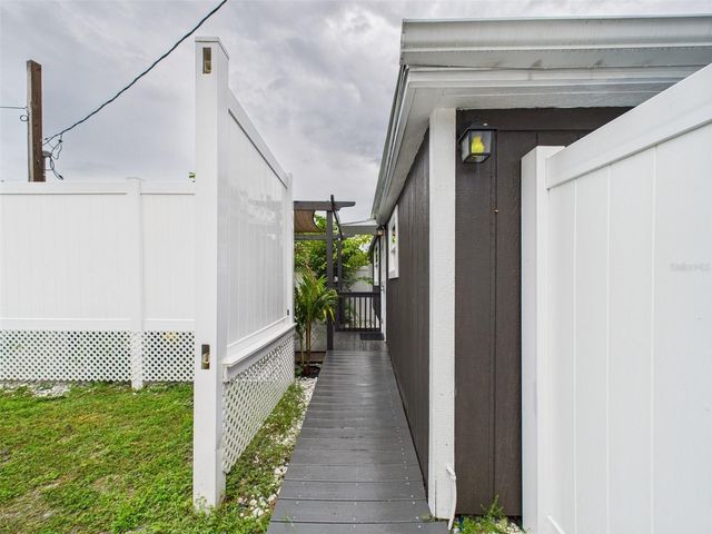 221 1ST STREET, Davenport, FL 33837