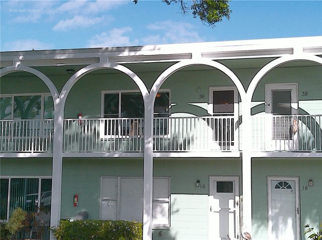 2011 AUSTRALIA WAY W 36, Clearwater, FL 33763