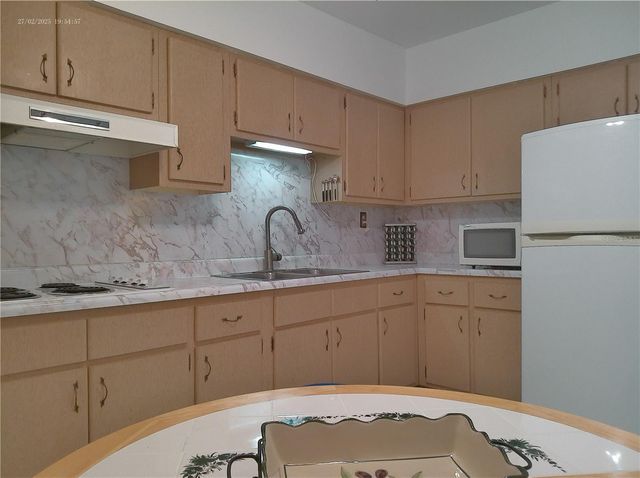 2011 AUSTRALIA WAY W 36, Clearwater, FL 33763