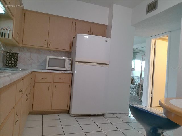 2011 AUSTRALIA WAY W 36, Clearwater, FL 33763