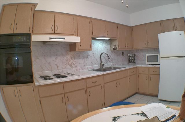 2011 AUSTRALIA WAY W 36, Clearwater, FL 33763