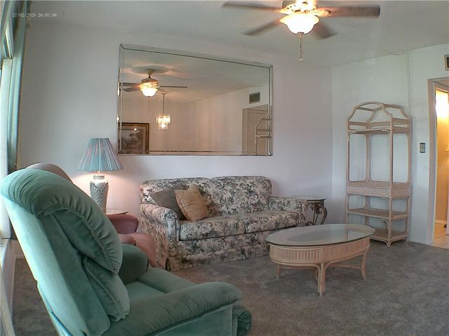 2011 AUSTRALIA WAY W 36, Clearwater, FL 33763