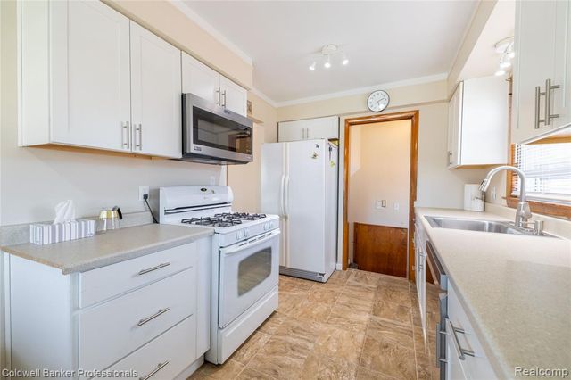 8915 Wormer Avenue, Redford, MI 48239